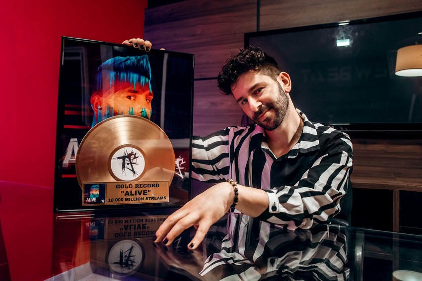 Em expansão, New Beat contrata artista internacional, TF