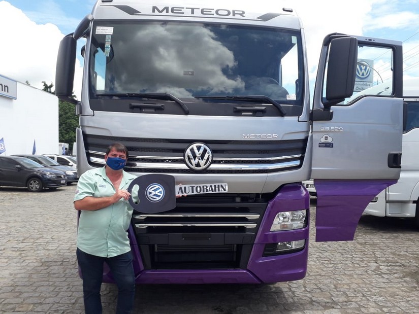Todacarga Transportes recebe a chave do primeiro VW Meteor do Espírito Santo