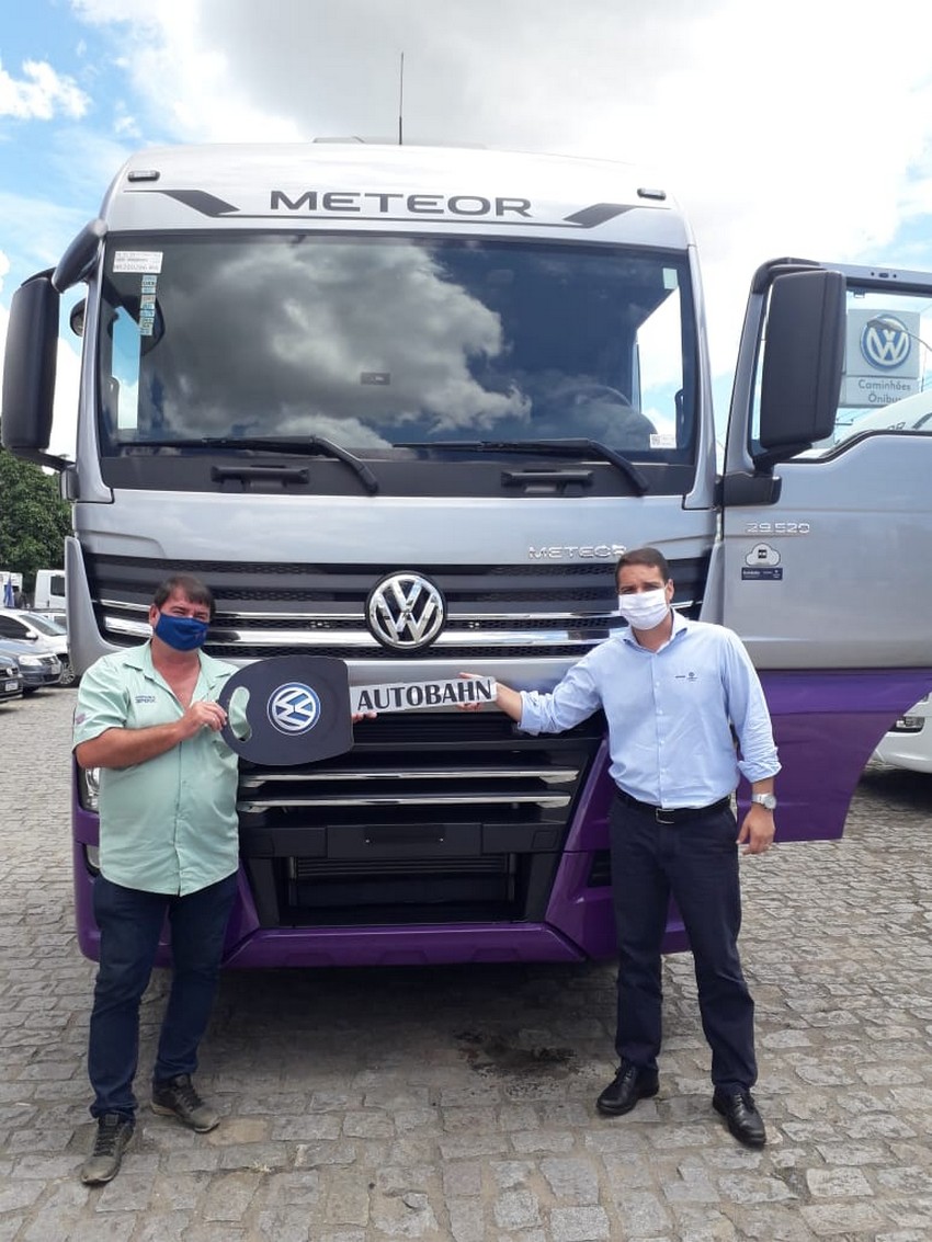 Todacarga Transportes recebe a chave do primeiro VW Meteor do Espírito Santo