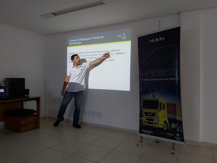 Treinamento de motoristas com Sr. Rodolfo na sede da Autobahn