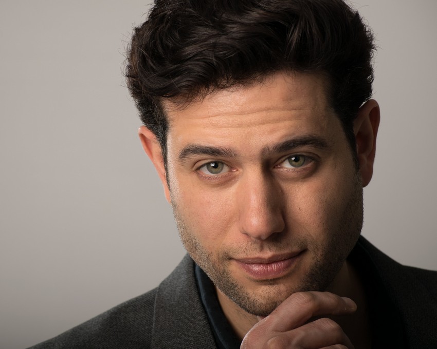 Em um hiato do teatro, Velson D' Souza desfruta de bom momento no audiovisual