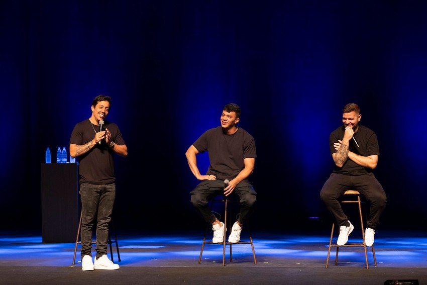 Victor Sarro, Renato Albani e Júlio Cocielo apresentam o espetáculo S.A.C, no Espaço Unimed, em São Paulo