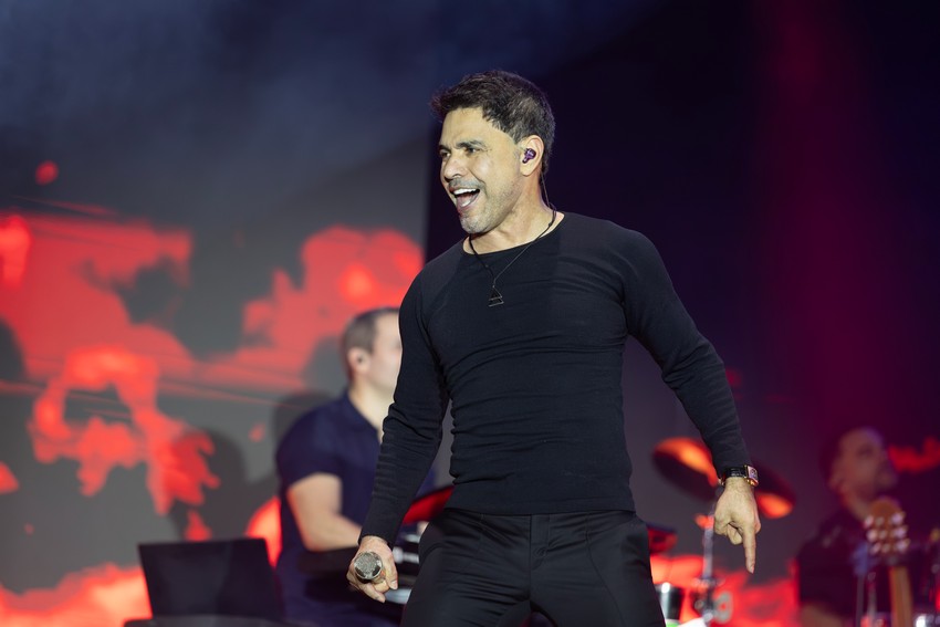 Zezé Di Camargo arrasta multidões em três shows e reúne mais de 100 mil pessoas em Curvelo, MG