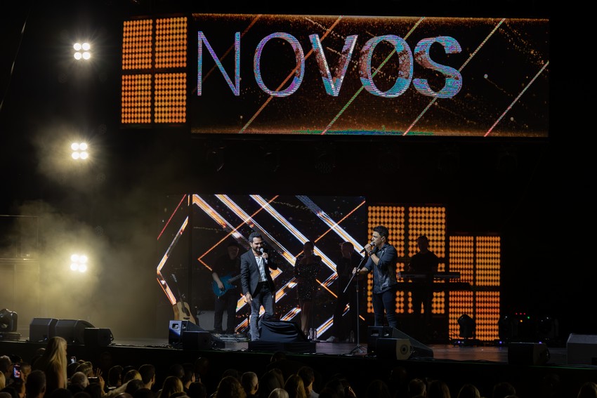 Zeze Di Camargo e Luciano lotam casa de show no Rio com nova turnê