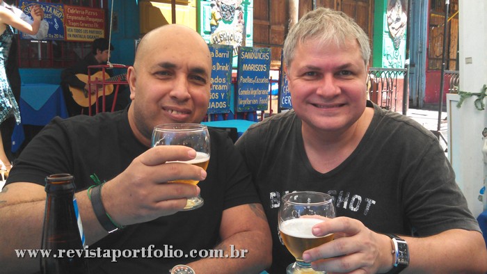 Tomando uma Quilmes em Caminito