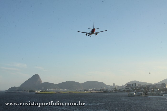 Na saída, o visual da pista do Aeroporto Santos Dumont