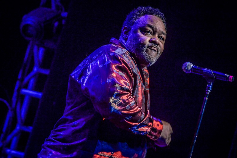 Earth, Wind & Fire: Al McKay volta ao Brasil para show especial em São Paulo