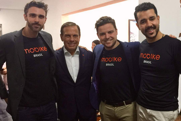 Chris Martin - vice-presidente de expansão da Mobike, João Dória Jr. – então Prefeito de São Paulo, Erick Castiglioni Coser – gerente de expa