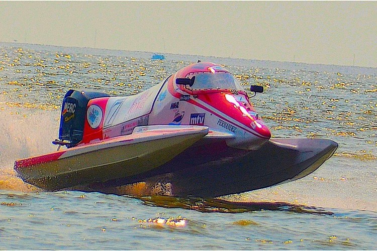 Piloto brasileiro Lebos Chaguri domina GP da F 3000 Powerboat da Malásia