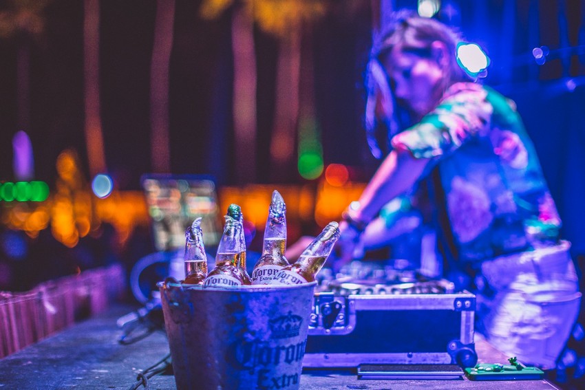 Corona leva seu lifestyle para os oito destinos mais desejados do verão brasileiro