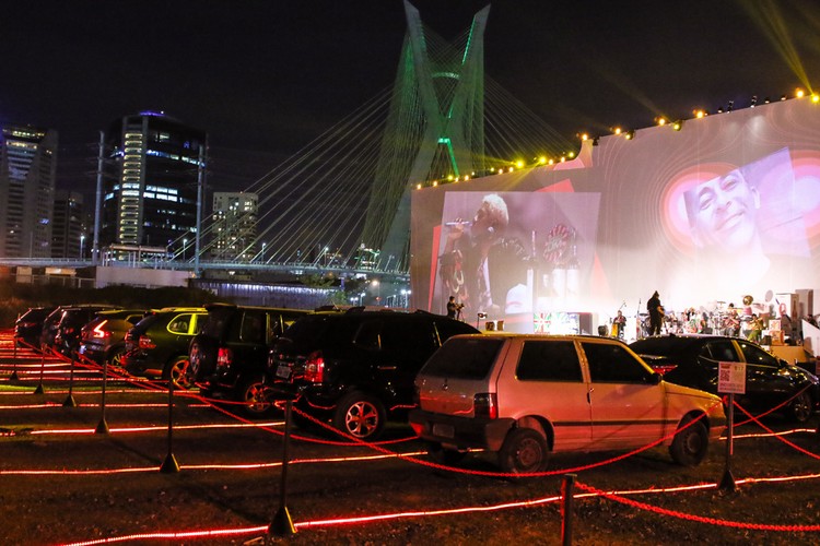 Ivo Meirelles realiza primeiro show no Arena Estaiada Drive-In