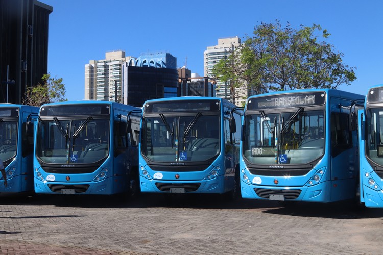 Autobahn Caminhões e ônibus realiza primeira entrega da primeira etapa da nova frota do Transcol