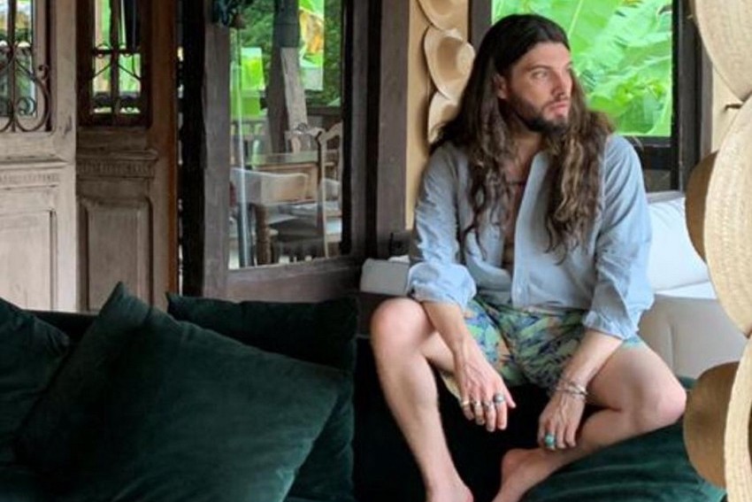 Saulo Meneghetti recarrega energias e curte a natureza na Ilha de Caras